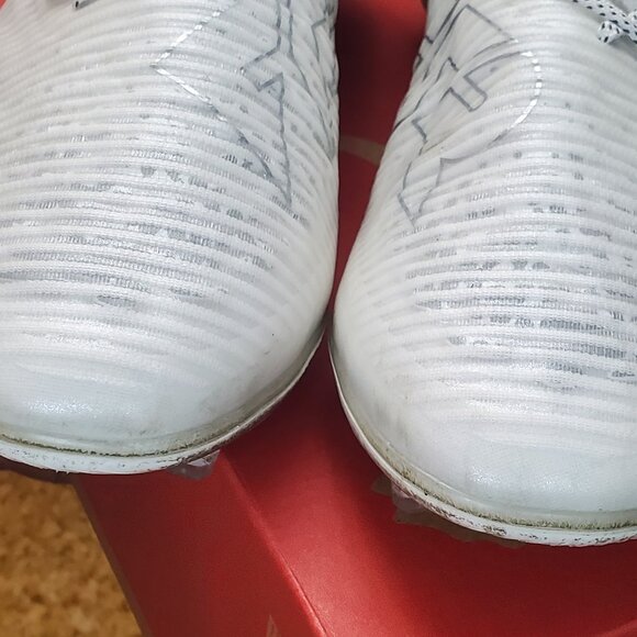108189-04 FUTURE 8 ULTIMATE Soccer Cleats White-Matte Silver  Size 10.5 Men\